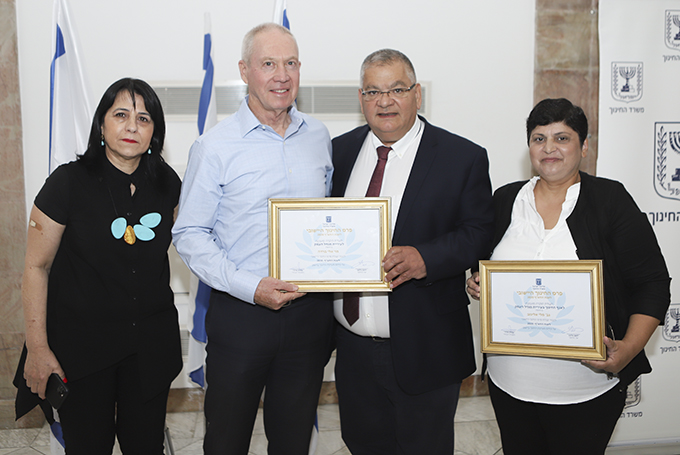 מגדל העמק: מקרן ומסך לכל גני הילדים